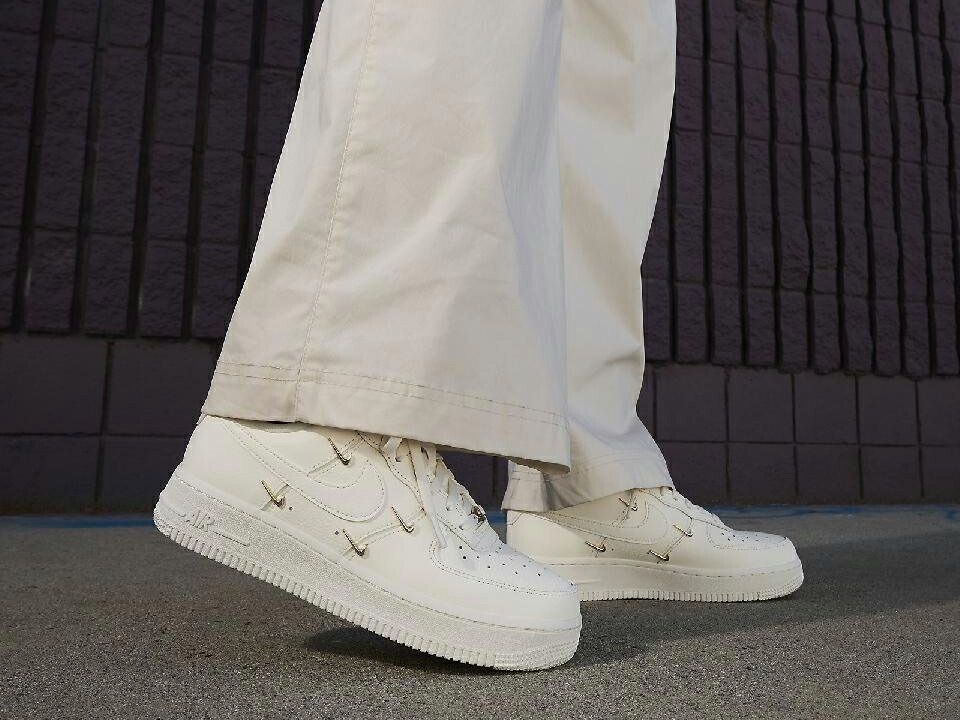 楽天市場】NIKE WMNS AIR FORCE 1 07 LXナイキ ウィメンズ エア