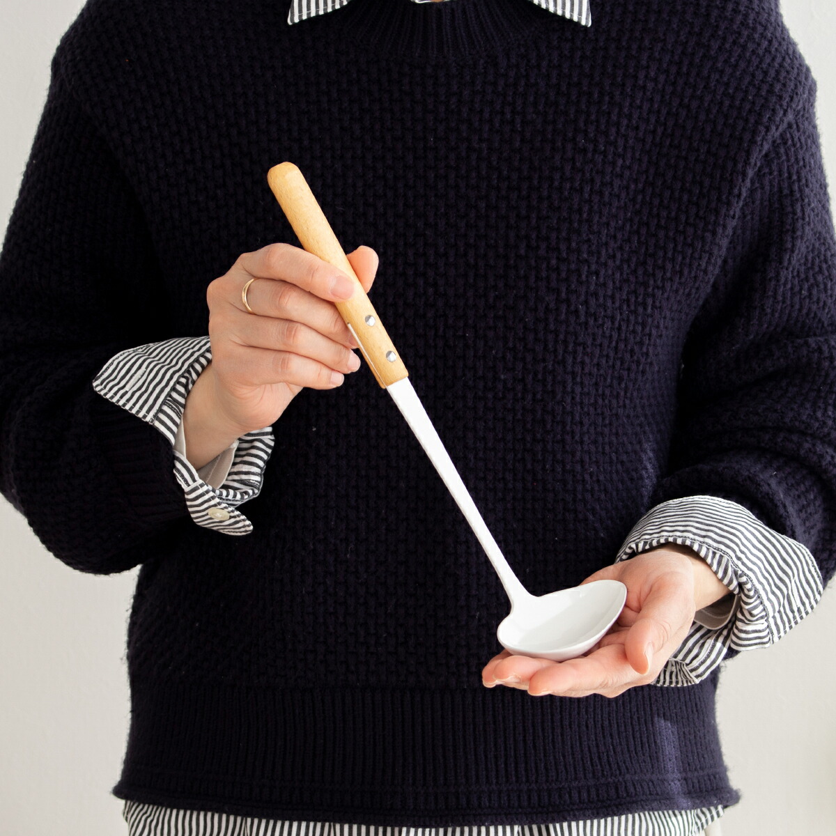 楽天市場】横口レードル 琺瑯 ホーロー 持ち手 木 natural blanc