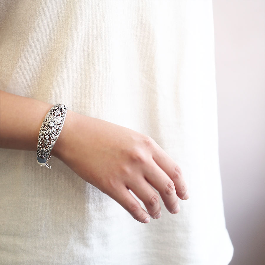 楽天市場】ROKUZAN ホワイトトパーズ ボタニカル シルバーバングル