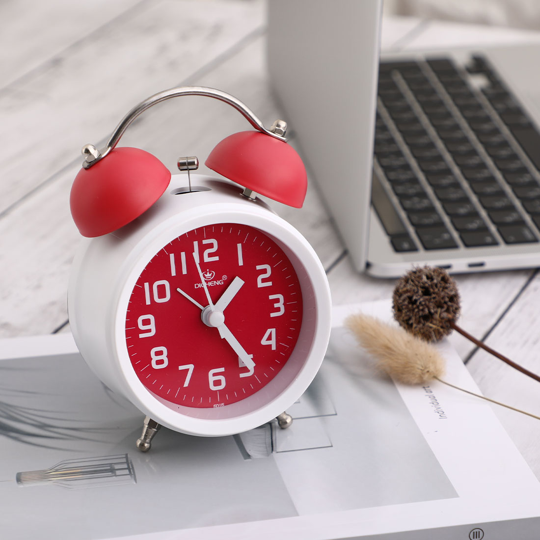 楽天市場】＼スーパーSALE／【50%OFF】 アナログ 目覚まし時計