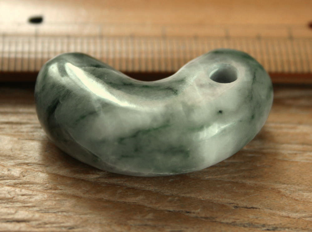 楽天市場】糸魚川翡翠勾玉 M08714 翠石 作 35mm*21mm*10.5mm 糸魚川