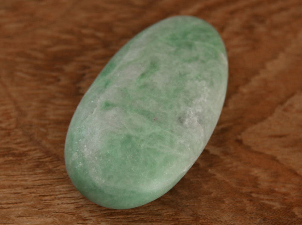 楽天市場】糸魚川翡翠磨き石 陽春 作 G01020 46mm*26mm*11mm 糸魚川