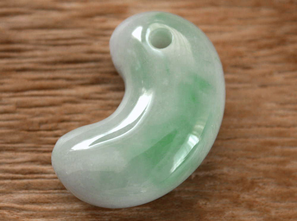 楽天市場】糸魚川翡翠勾玉 M09065 陽春 作 35mm*22mm*14mm 糸魚川産