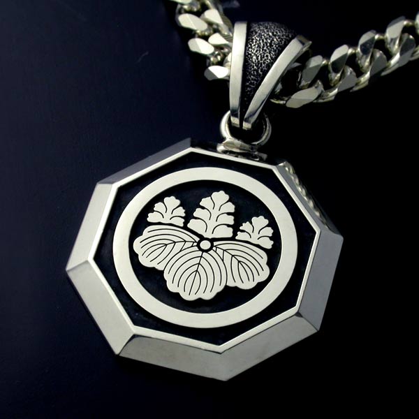 楽天市場】家紋ペンダント・八角・大・松コースFamliycrest 彫刻 彫金