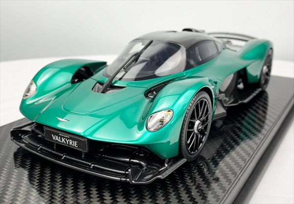 楽天市場】ミニカー 1/18 アストンマーティン ヴァルキリー