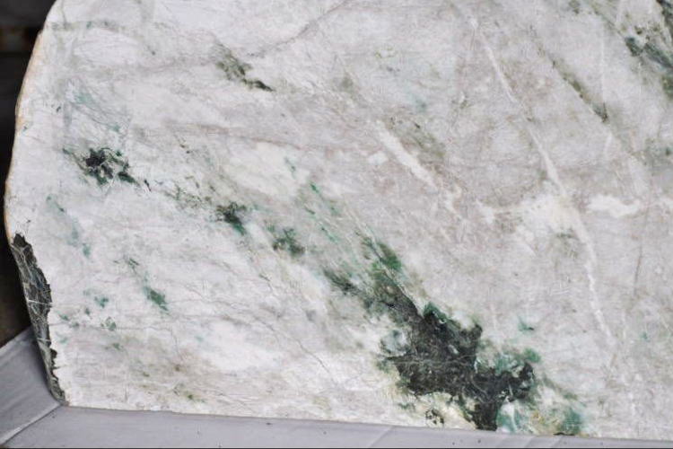 楽天市場】糸魚川翡翠 原石 54kg 糸魚川 白翡翠 新潟県産 翡翠 原石