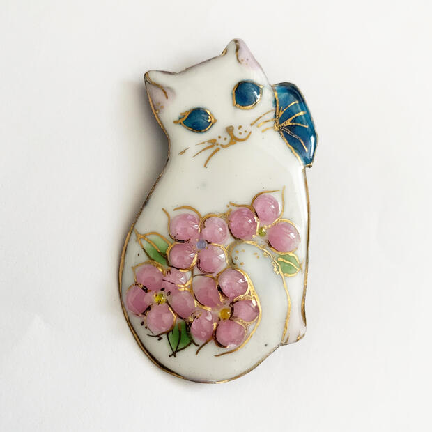 楽天市場】【UncleZ】 七宝焼き ブローチ お花と白猫 : 京の恵み