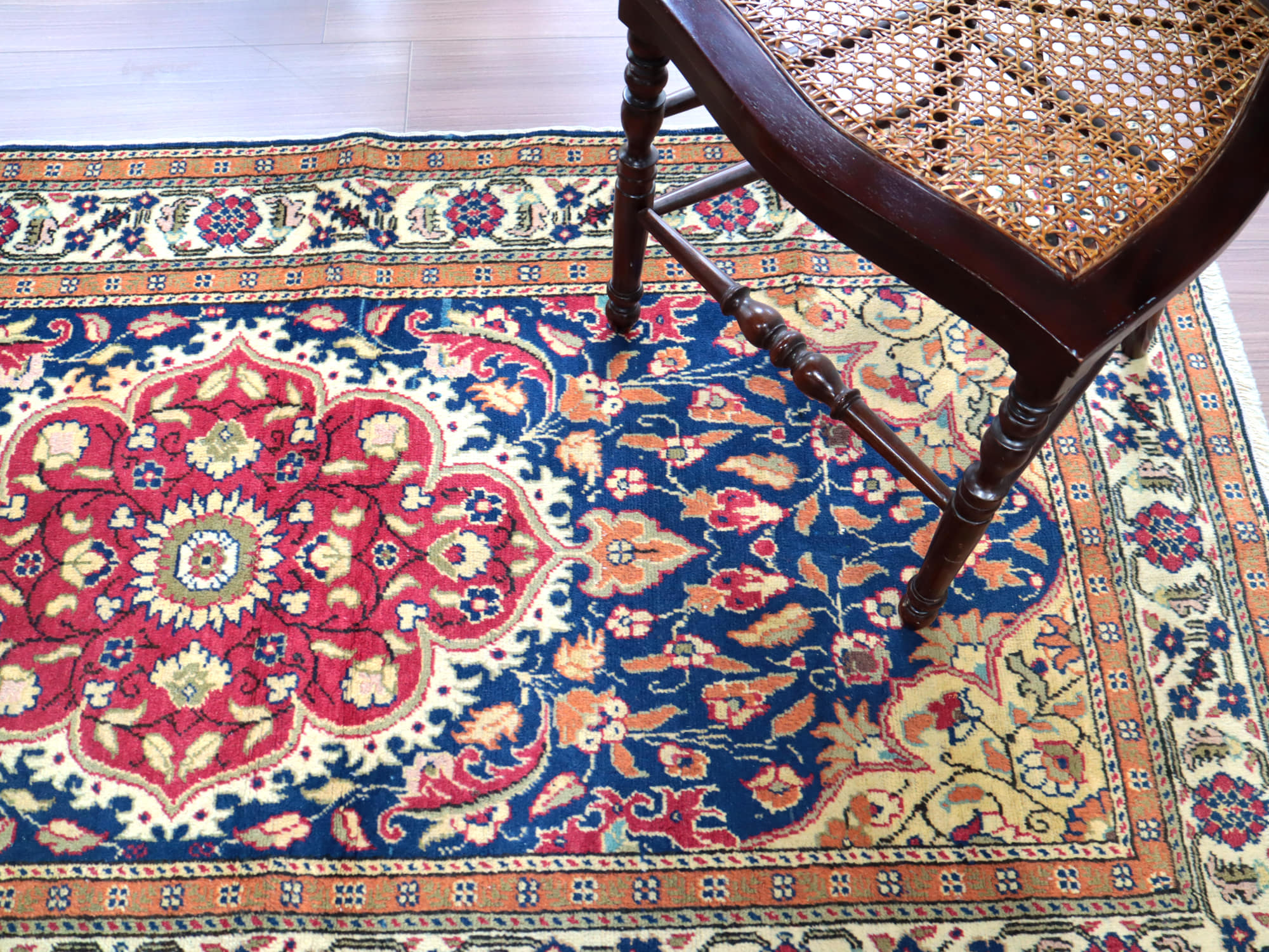 楽天市場】トルコ 手織り絨毯 189×99cmコンヤ地方のフラワーメダリオン