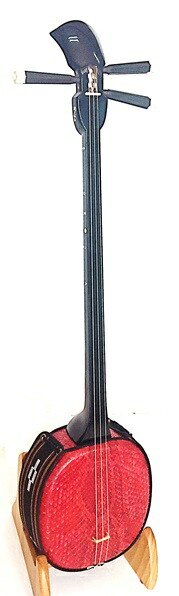 楽天市場】三線 本皮 本蛇皮強化張り：レッド 真壁型 黒塗り