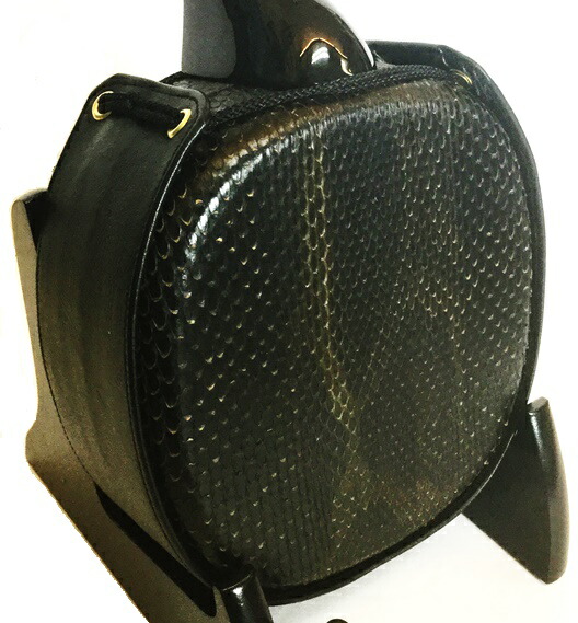 楽天市場】三線 本皮 本蛇皮強化張り：ブラック 真壁型 黒塗り