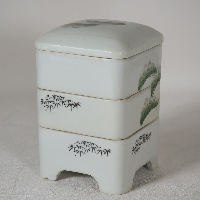 楽天市場】鶴松文様 三段段重 0016陶磁器 瀬戸物 食器 和の器【中古