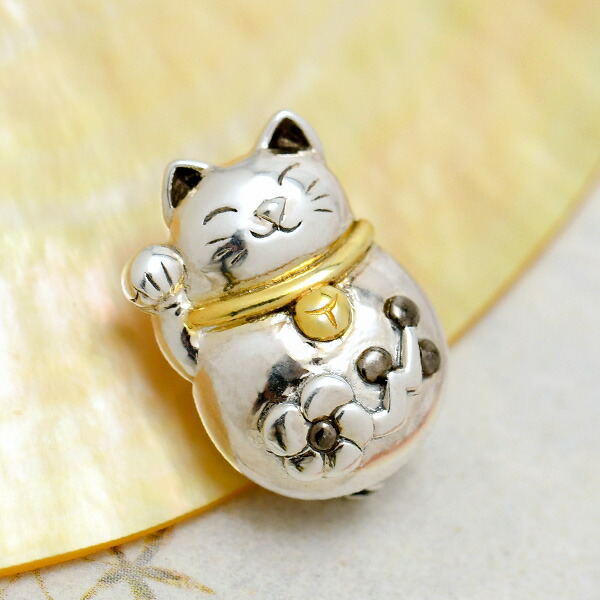 楽天市場】碌山 招き猫 ブローチペンダント 可愛く小粋な和のデザイン