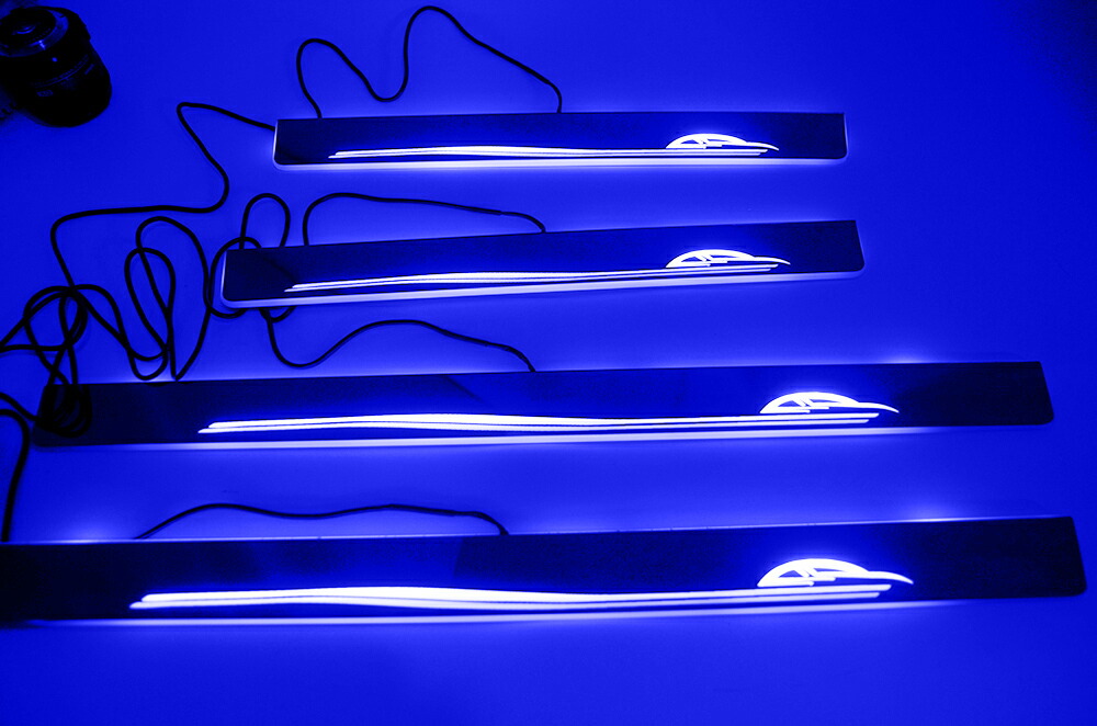 楽天市場】クラウン 210系 200系 180系 ドア LEDスカッフプレート