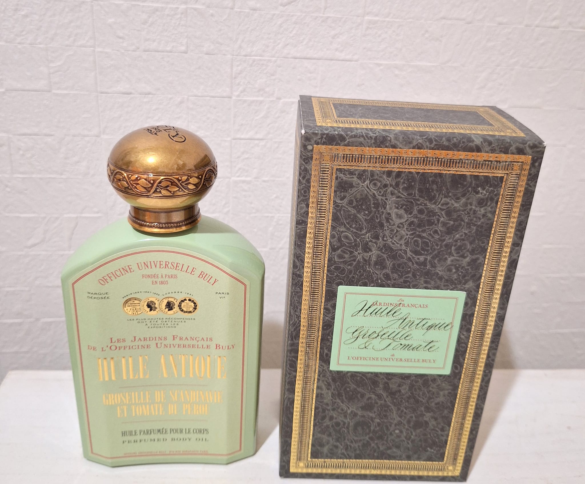 性香水「オー・トリプル」 オフィシーヌ・ユニヴェルセル・ビュリー