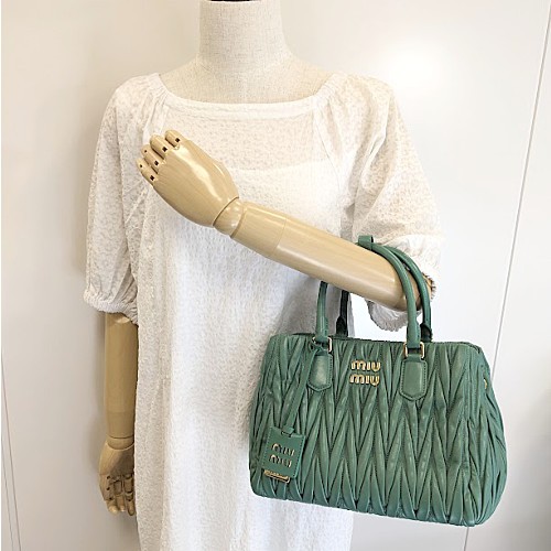 楽天市場】MIUMIU ミュウミュウ マテラッセレザー 2WAYバッグ 5BA258