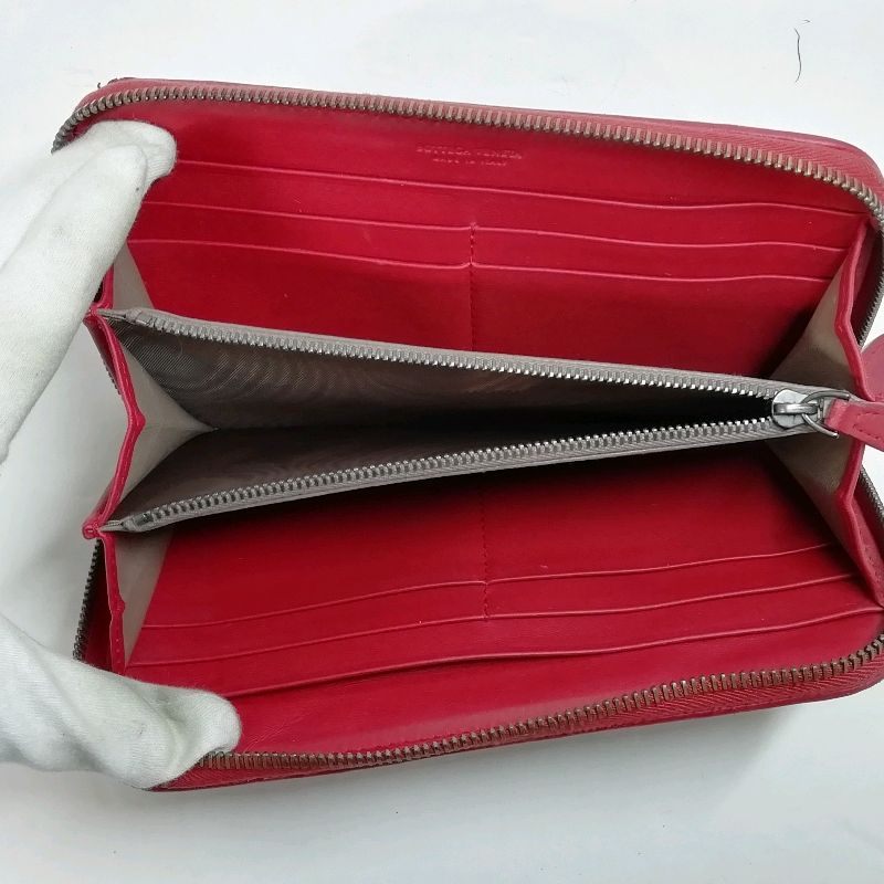 Bottega Veneta イントレチャート ラウンドファスナー長財布 レッド系