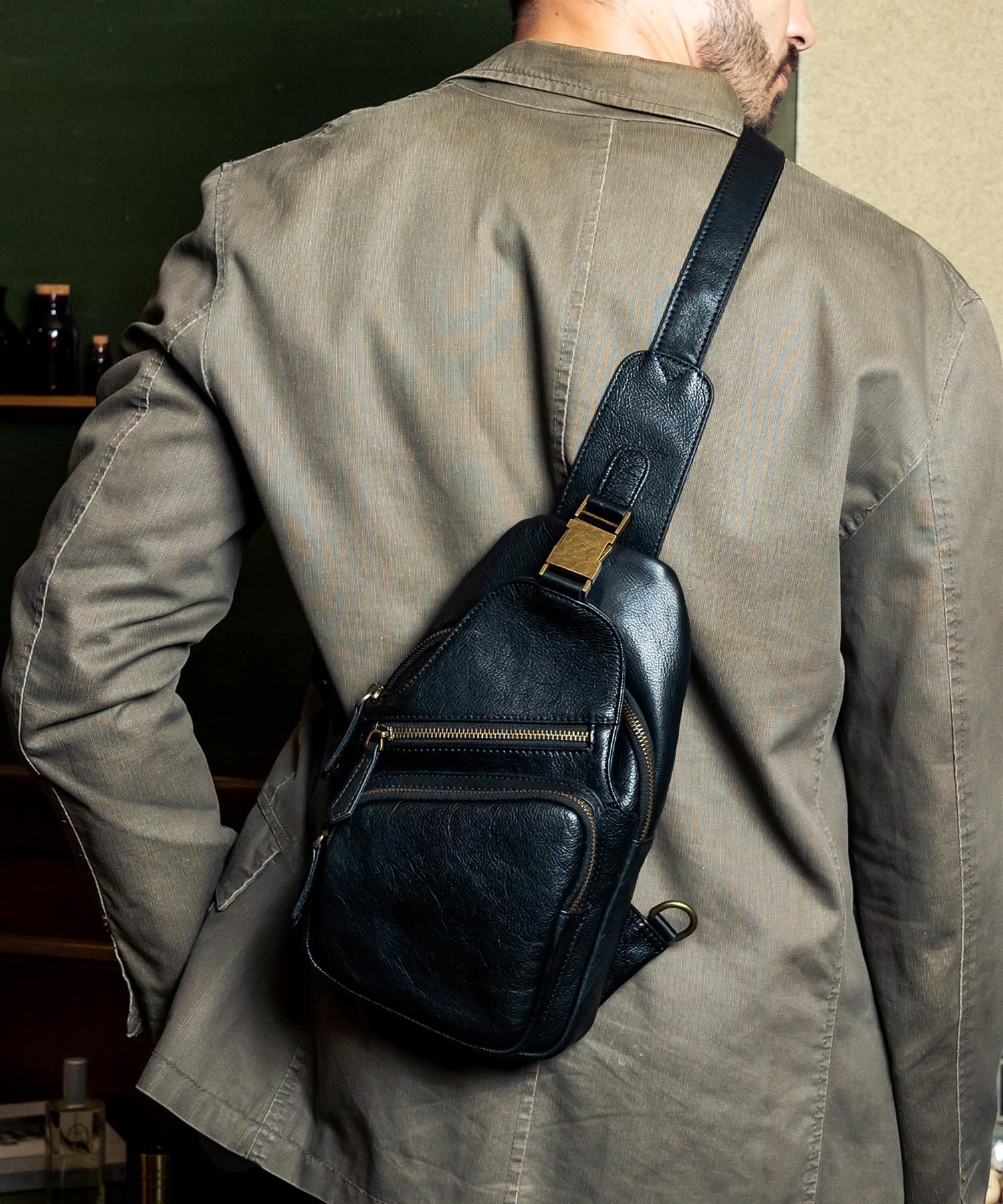 VitaFelice｜【バングラデシュレザー】縦型ボディバッグ メンズ レザー