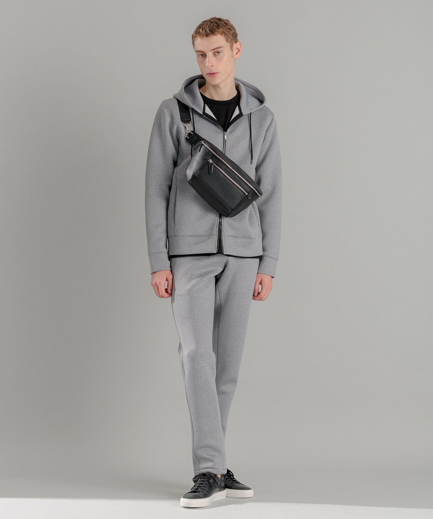 JOSEPH HOMME｜シンセティックシュリンクレザー ボディバッグ