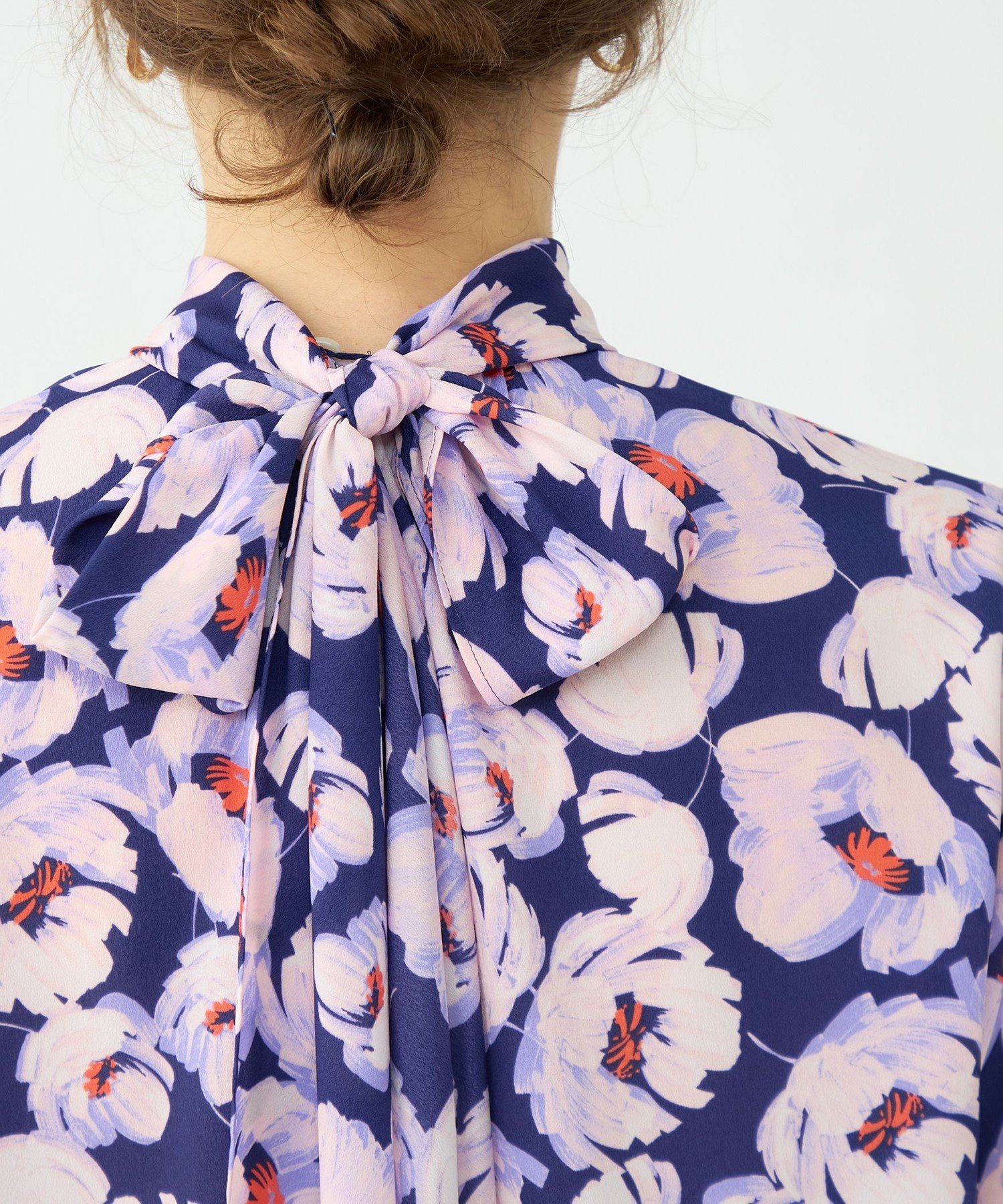 TOMORROWLAND｜フェザリーフラワープリント ボウタイブラウス