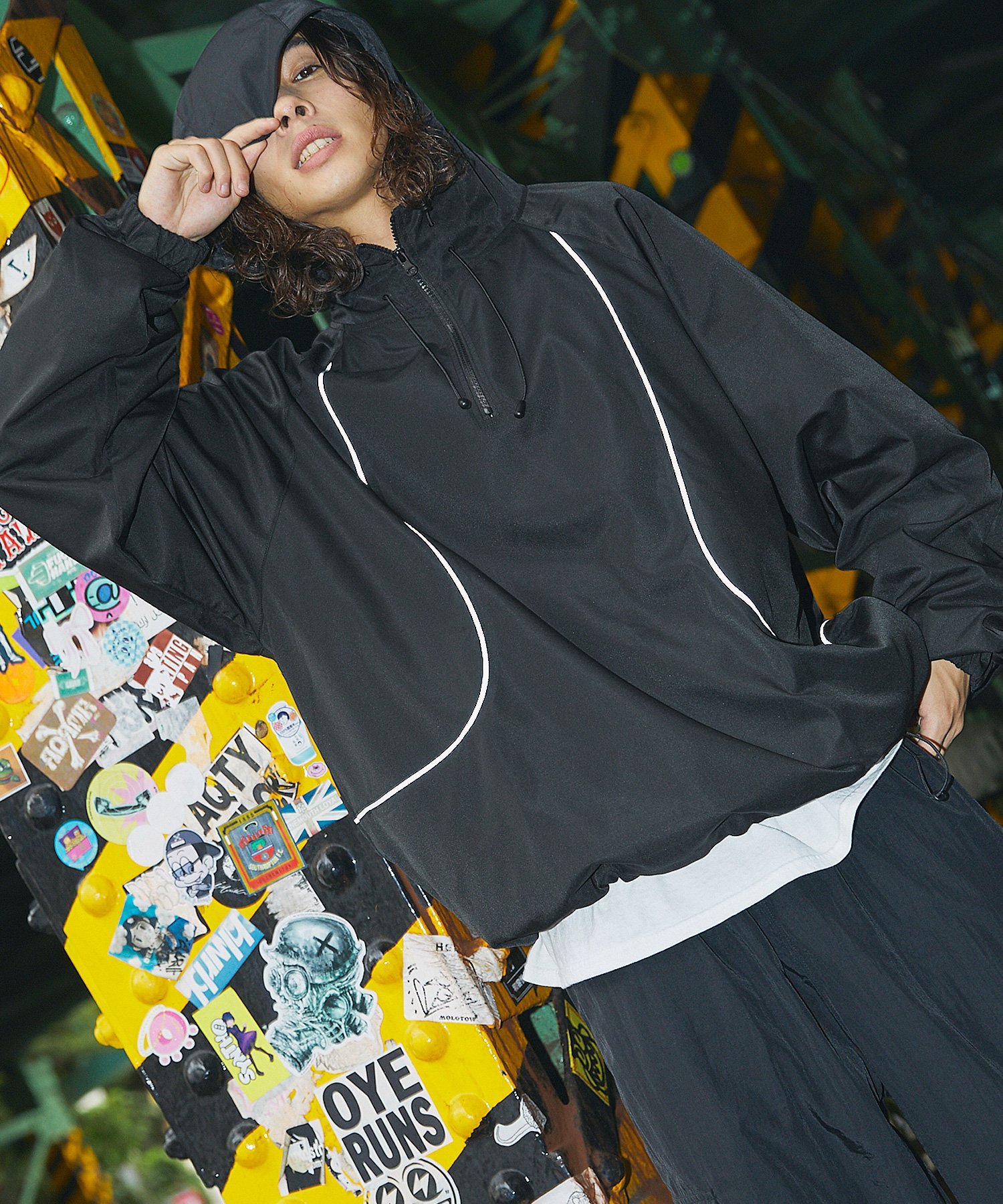 THE CASUAL｜ハーフジップパイピングリフレクションテックジャケット