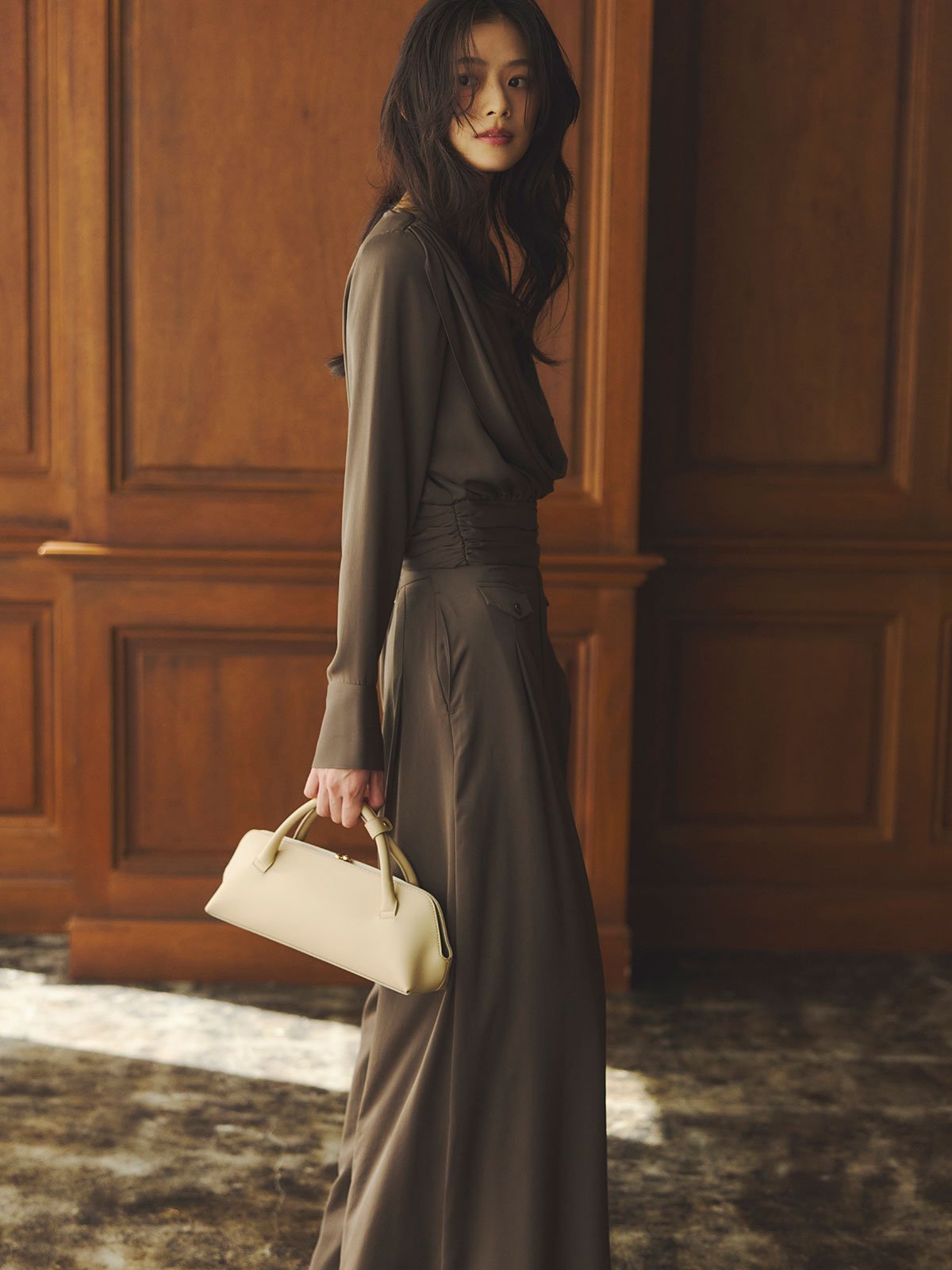 anuans｜パウダーサテンドレープトップス | Rakuten Fashion(楽天