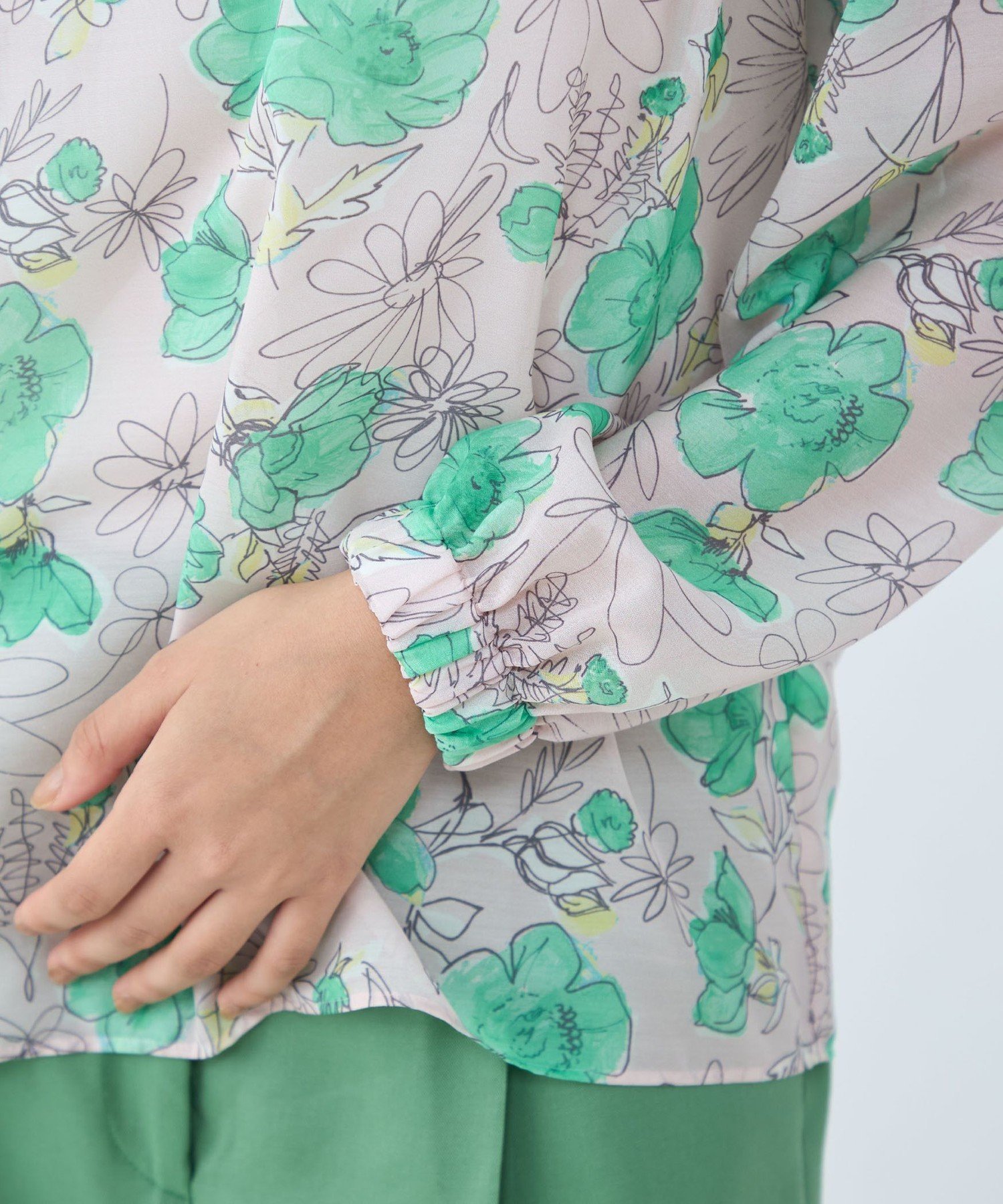 TOMORROWLAND｜アネモネプリント ギャザースタンドカラーブラウス