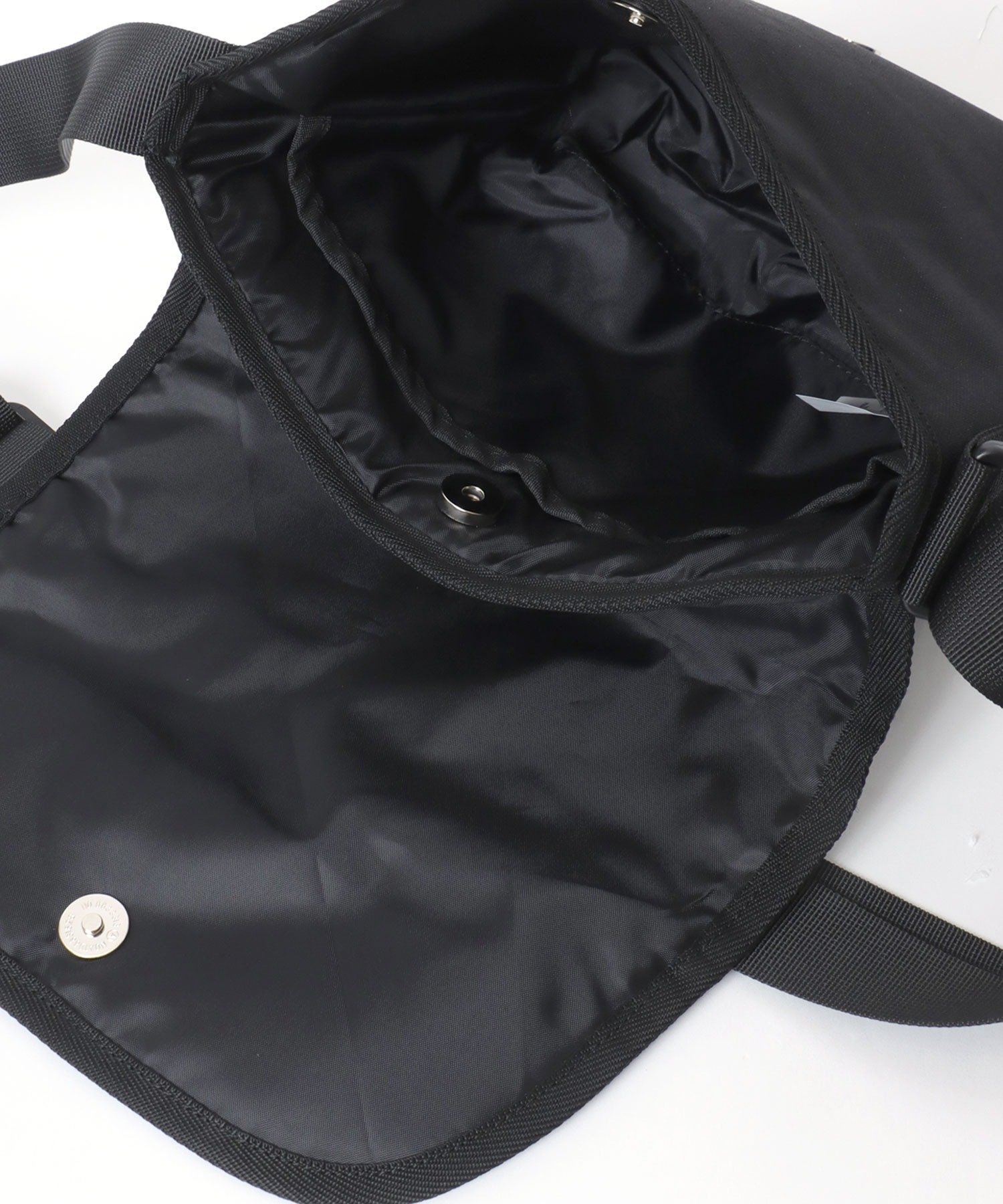 Lazar｜Lee リー ロゴ ワンポイント刺繍 撥水 フラップ ショルダー