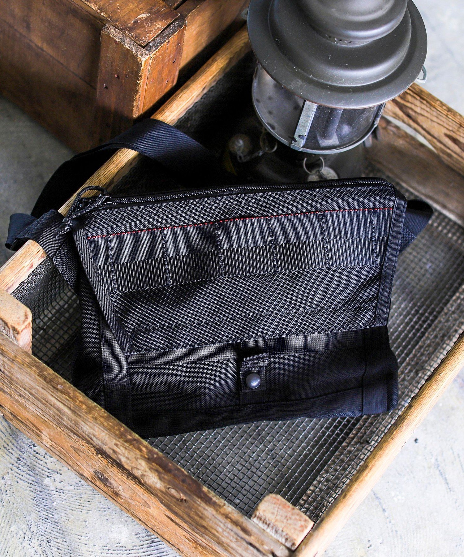 BEAMS MEN｜BRIEFING * BEAMS PLUS / 別注 FLEET MESSENGER BAG