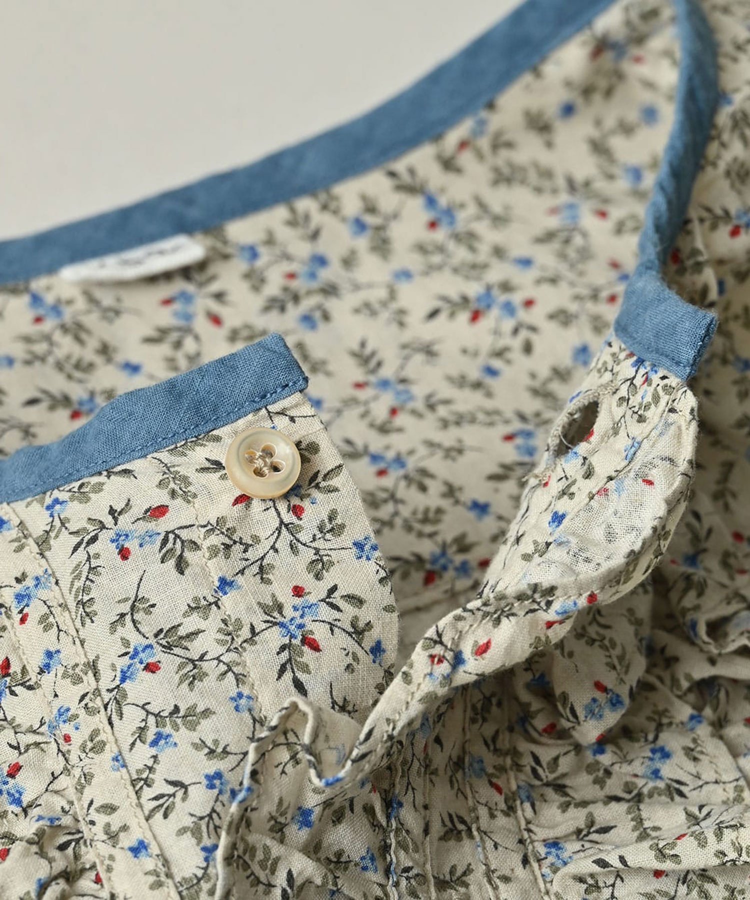 45R｜ツタフラワープリントのフリルブラウス | Rakuten Fashion(楽天