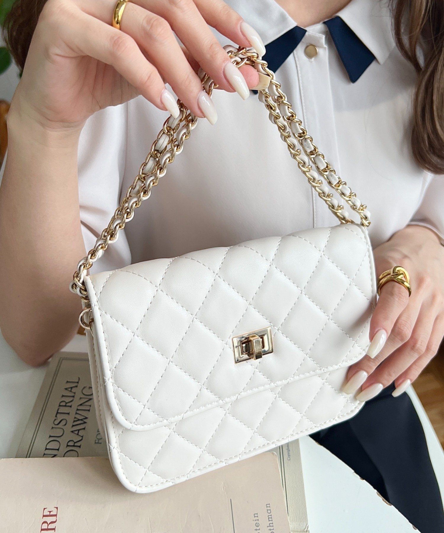 moment+｜フェイクレザーキルティング チェーンショルダーバッグ