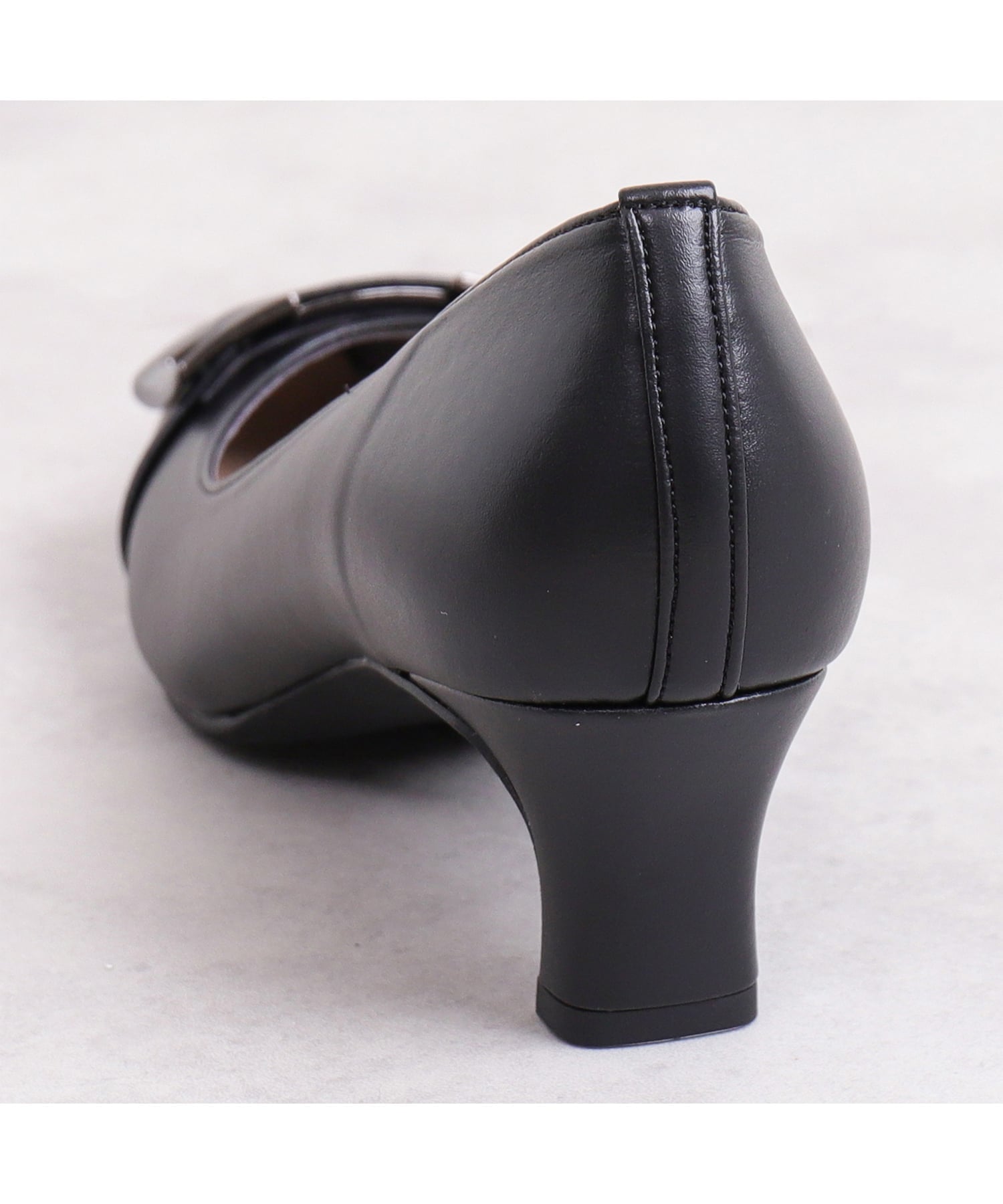 artemis by DIANA｜スクエアバックル ソフトポインテッドトゥパンプス