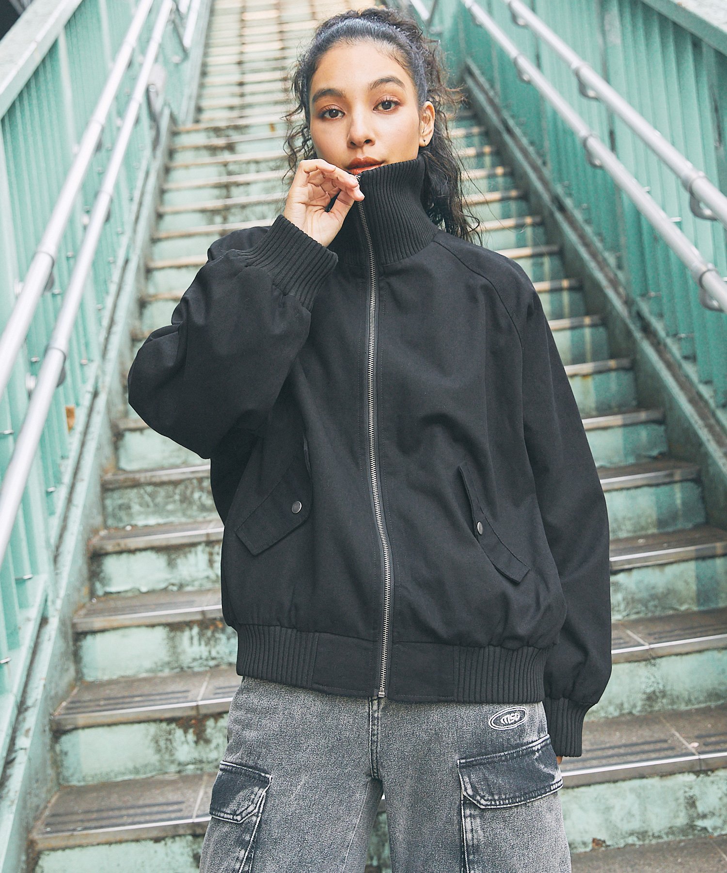 THE CASUAL｜オーバーサイズリブハイネック シンセティックレザー