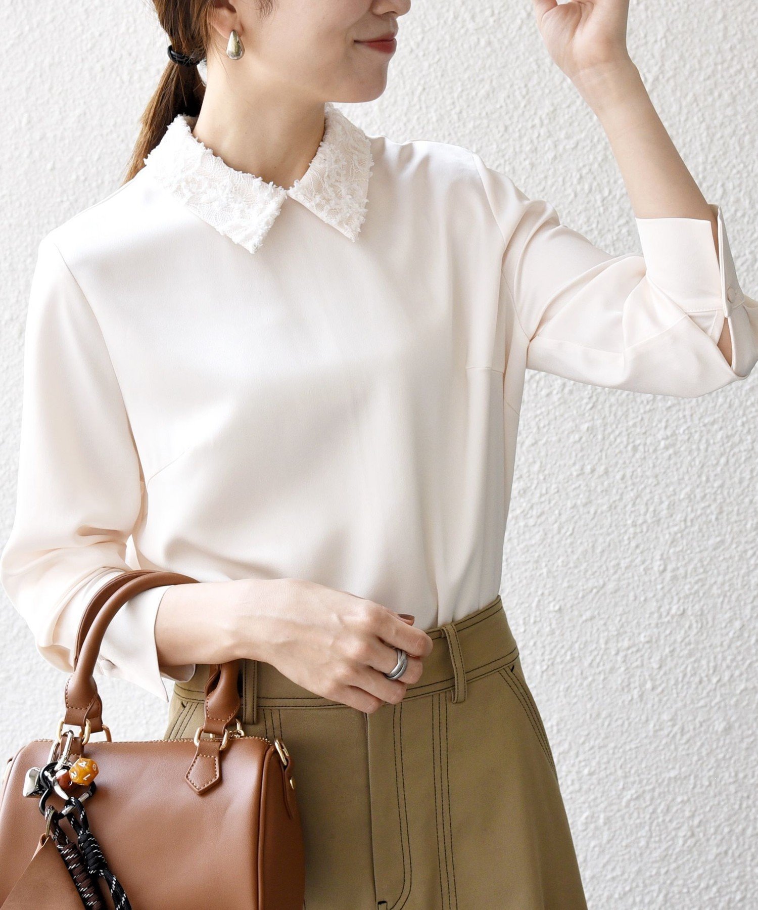 SHIPS any サテン レースカラー ブラウス SHIPS any:〈洗濯機可能〉サテン レースカラー ブラウス（シャツ