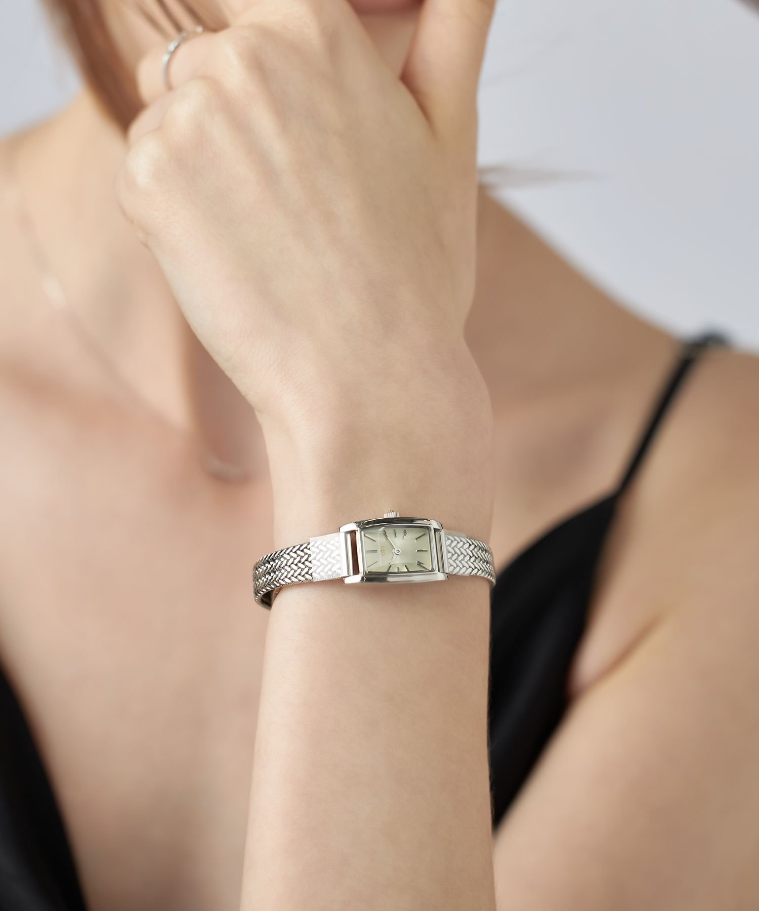 ete｜ダイヤモンド レクタングルフェイス メッシュベルト ウォッチ