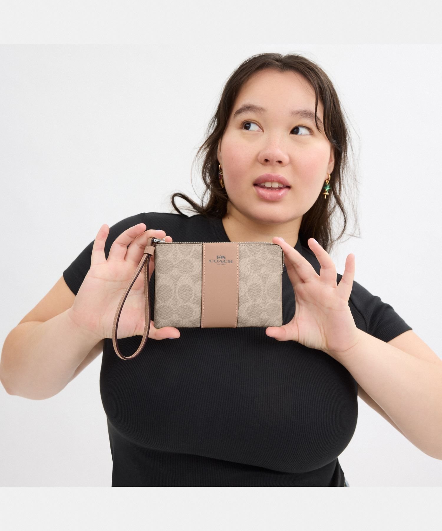 COACH OUTLET｜【公式】コーナー ジップ リストレット・シグネチャー