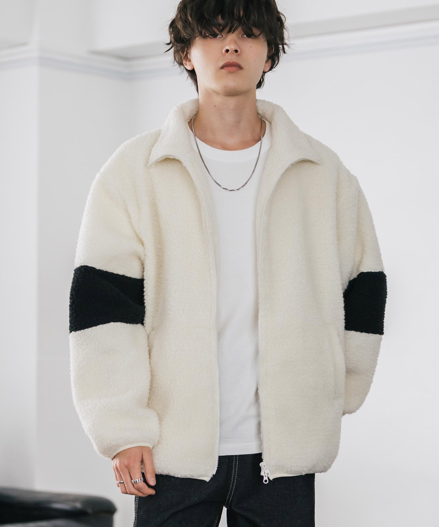 Rocky Monroe｜オーバーサイズ袖ライン配色切替スタンドネックボア