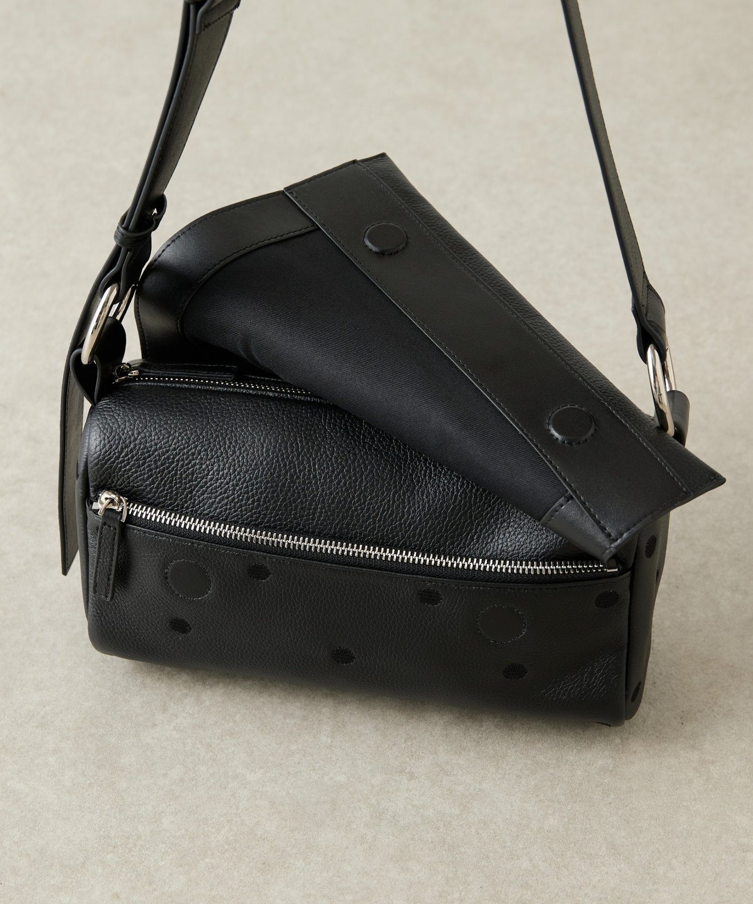 BEARDSLEY｜《本革》ドットボディバッグ | Rakuten Fashion(楽天