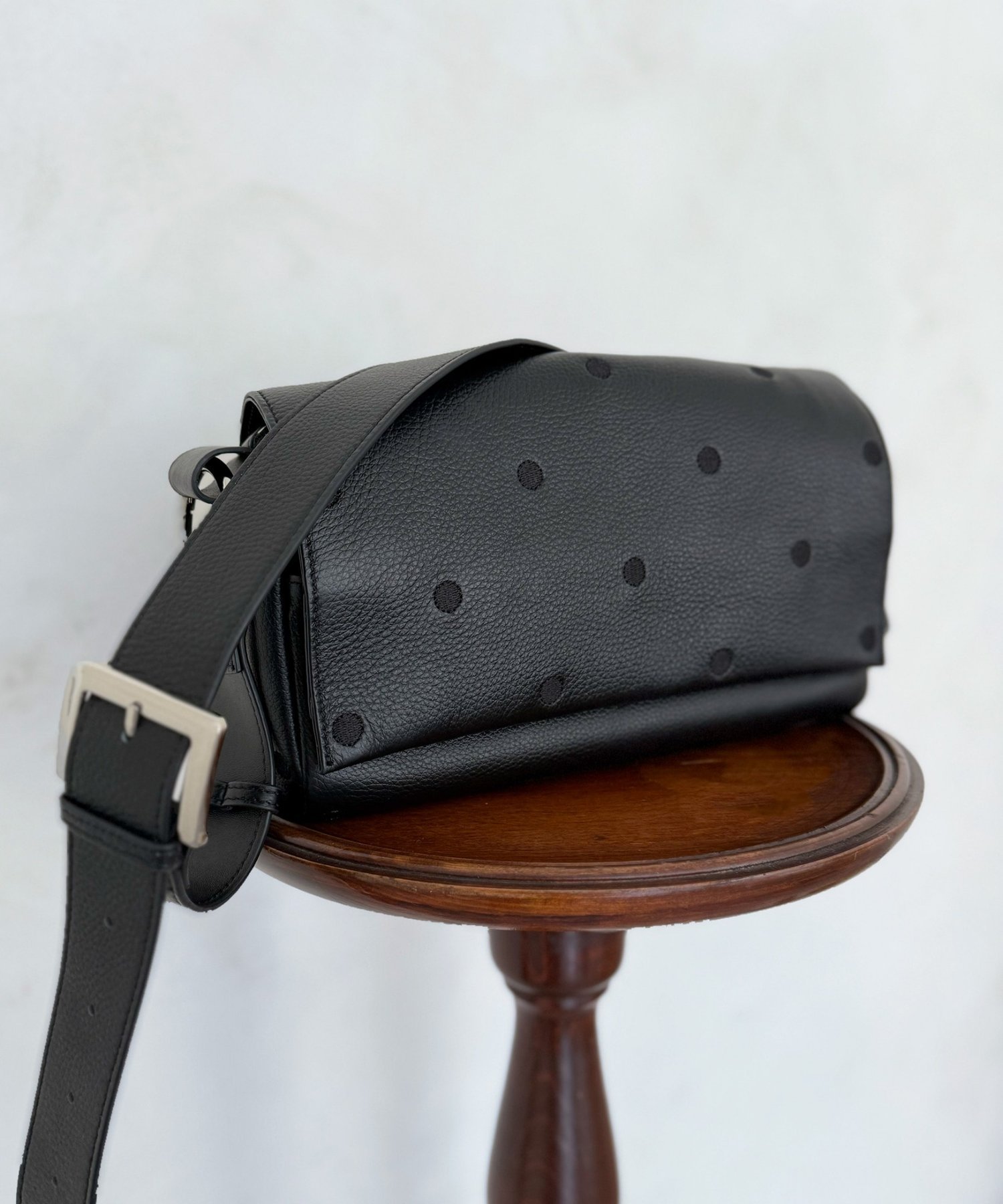 BEARDSLEY｜《本革》ドットボディバッグ | Rakuten Fashion(楽天