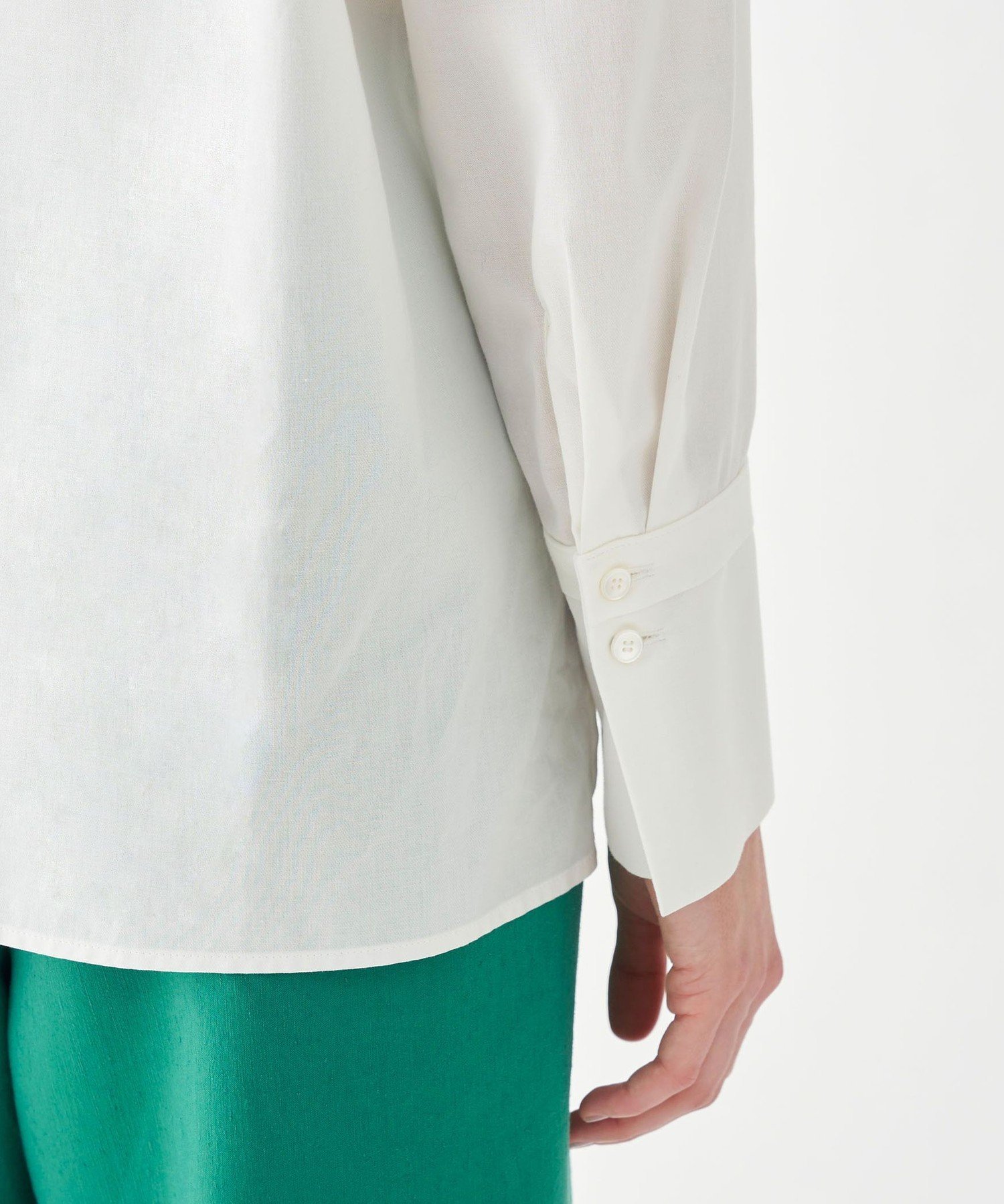 TOMORROWLAND｜クリスタルコットン ギャザーVネックブラウス | Rakuten