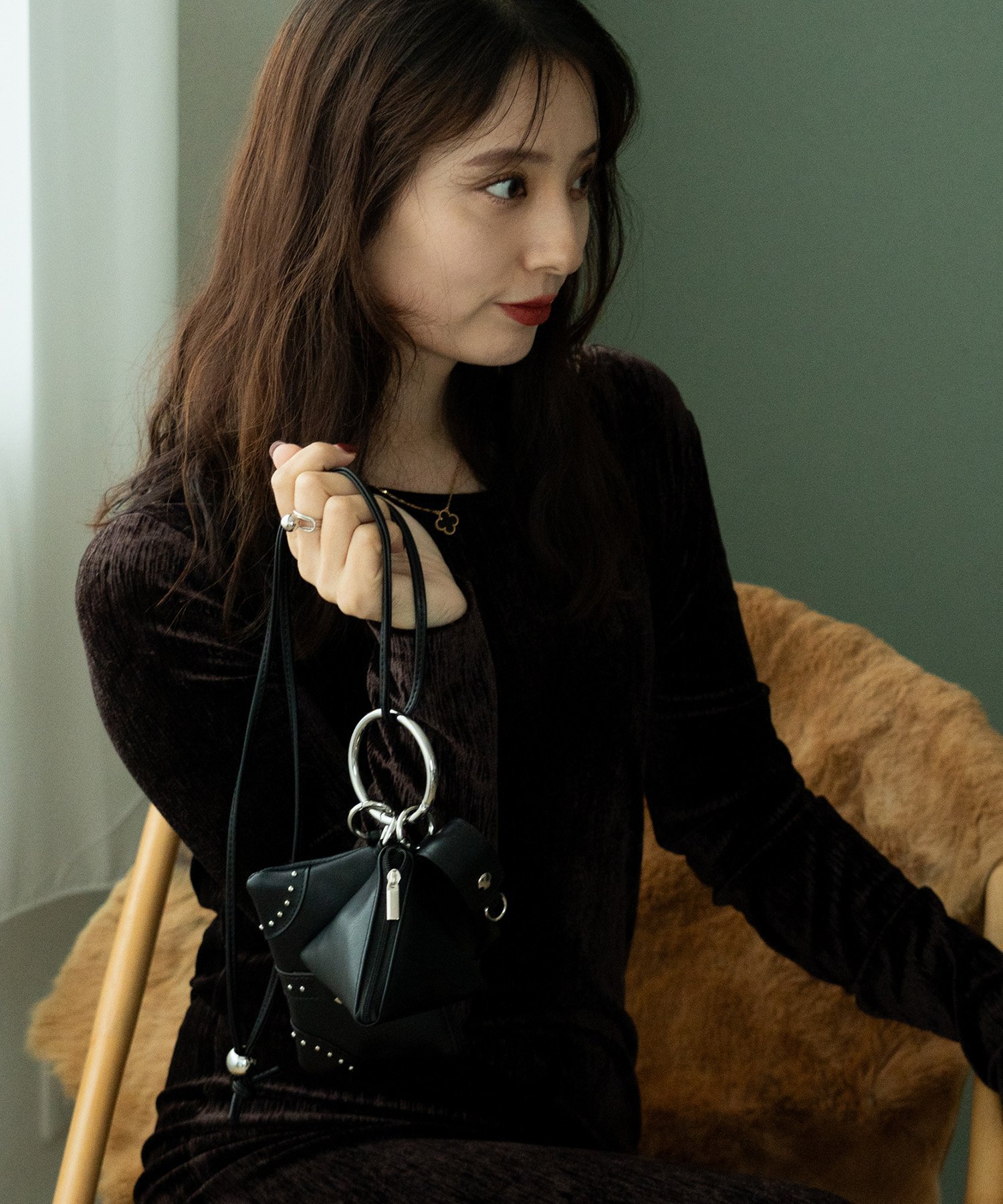 DEVICE｜PU スタッズ ポーチ リップケース付き クロスボディストラップ