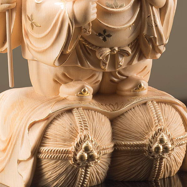 楽天市場】三面大黒天 檜一杢彫り 金彩仕上げ 木製台座付 : 仏像・掛軸