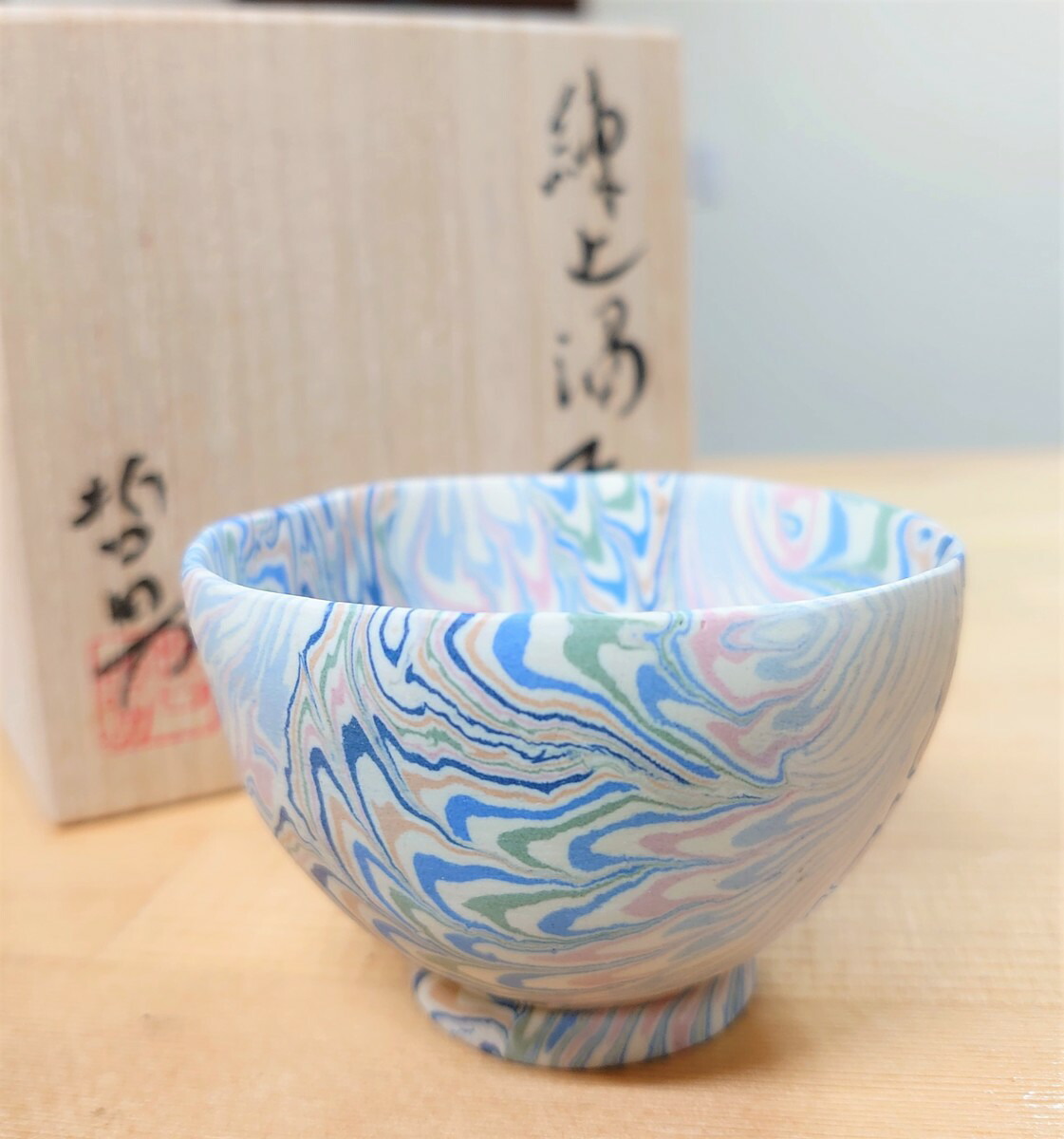 長江哲男 ぐい吞み 練り込み 更紗窯 長江 哲男 練上極細酒盃（木箱入） 【商品番号：061】 | 瀬戸蔵