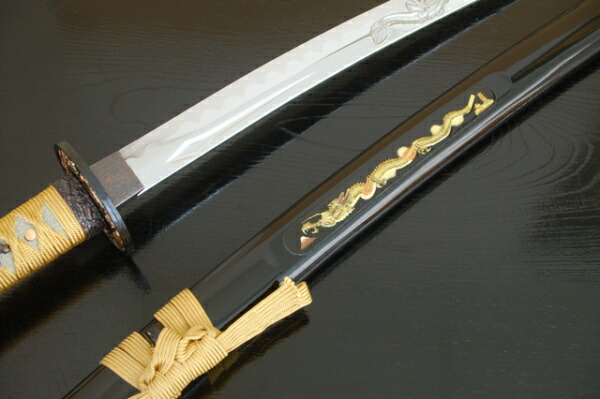 楽天市場】模造刀 日本刀 彫金 竜・金（小刀） 豪華彫金入り（刀身龍彫
