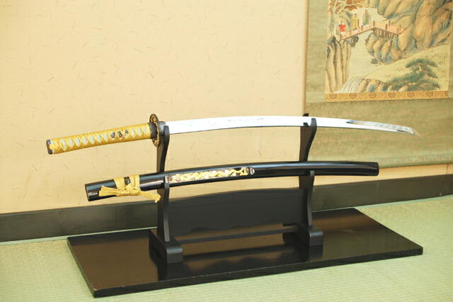 楽天市場】模造刀 日本刀 彫金 竜・金（大刀） 豪華彫金入り（刀身龍彫