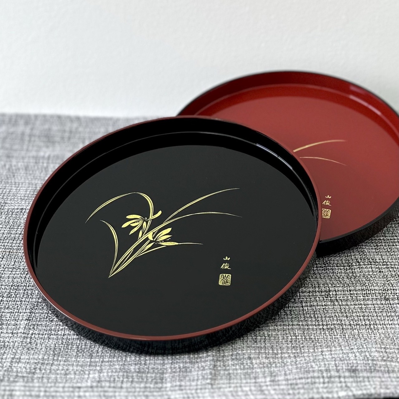 楽天市場】【LINEお友達登録で5%OFF】 【選べる2色】 8寸 丸盆 黒 赤