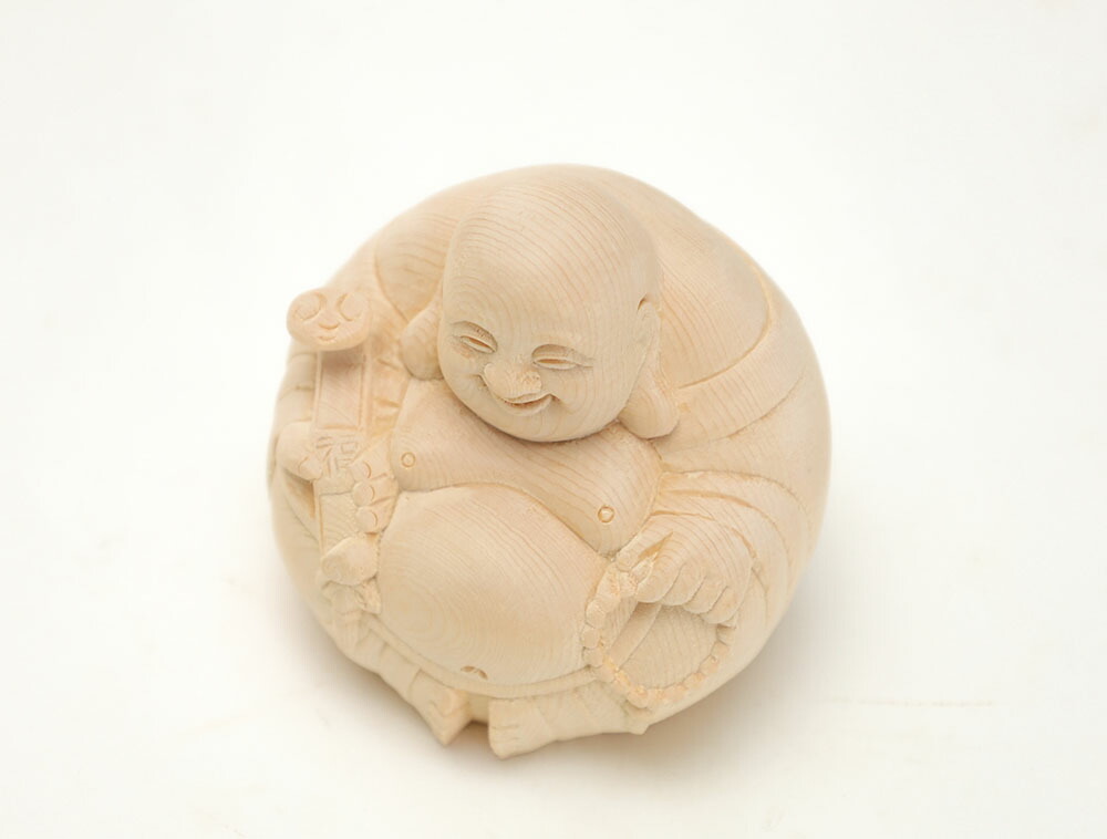楽天市場】黄【高7cm】布袋様 木彫り 置物 一刀彫 / 素材：ひのき
