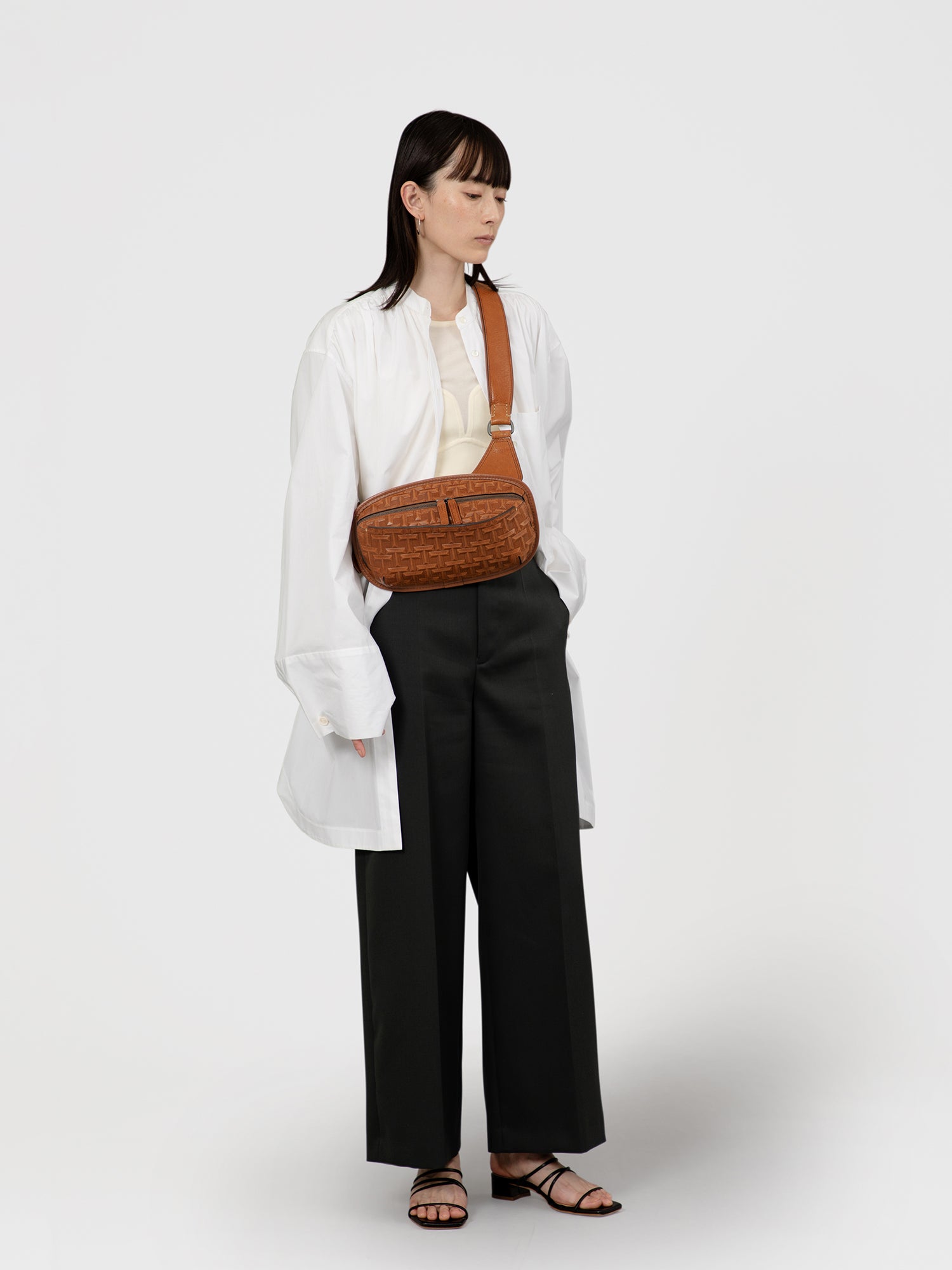 土屋鞄公式】TSUCHIYA クロスボディバッグ（シグネチャーレイズド） 👜