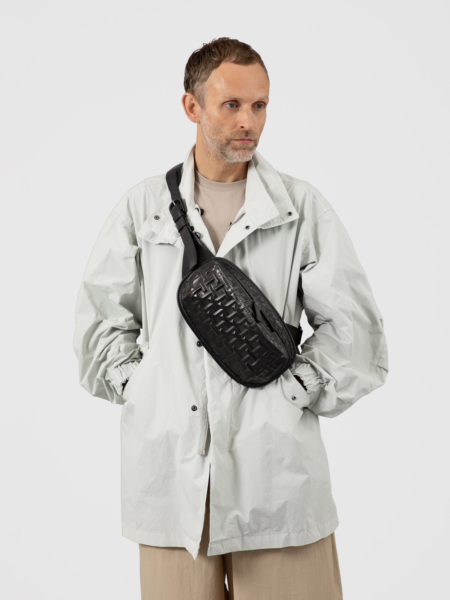 土屋鞄公式】TSUCHIYA クロスボディバッグ（シグネチャーレイズド） 👜