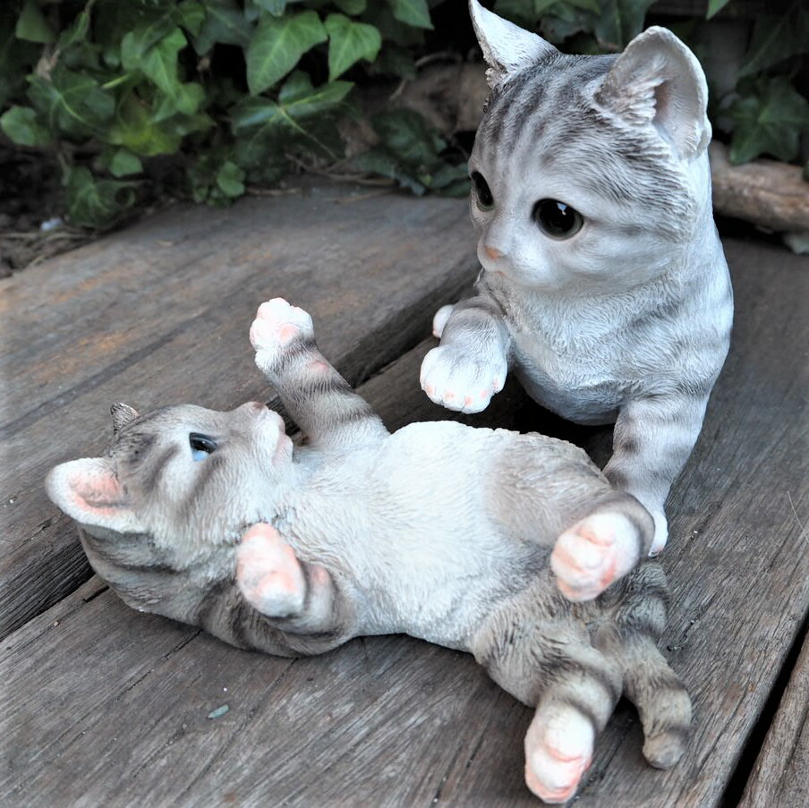 楽天市場】猫の置物 じゃれ合う猫2匹セット サバ白