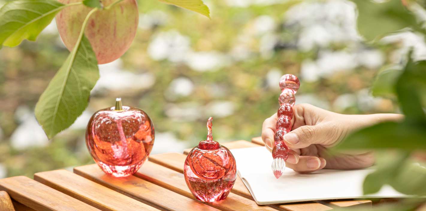 百色の青森 みんなが知らない'りんご'のお話 | ハンドメイドガラスの